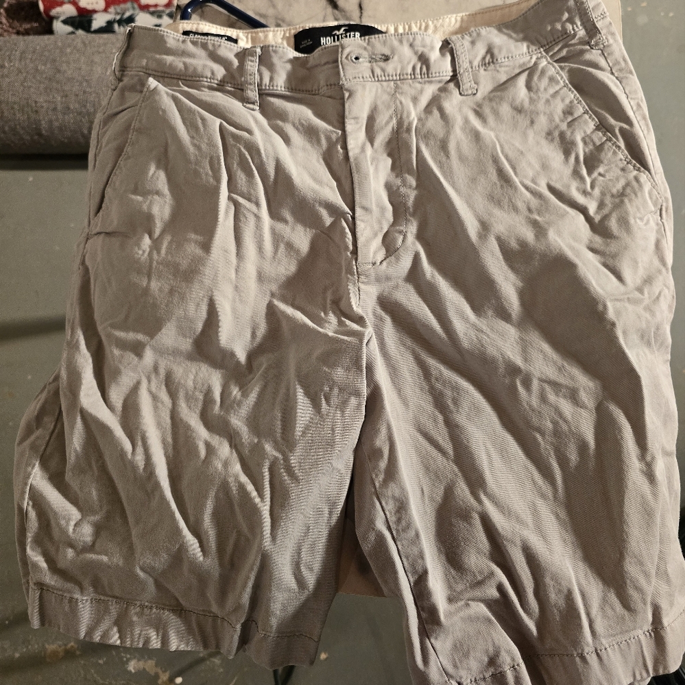 Grey Hollister Mens Flat Front Epic Flex Chino Shorts, 33w